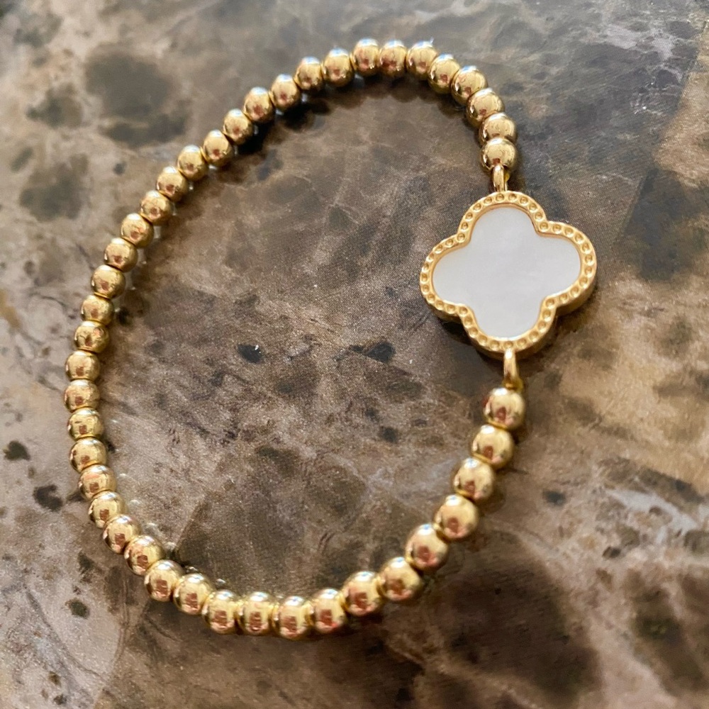 MOP Clover Gold Beaded Bracelet New - Picture 2 of 4